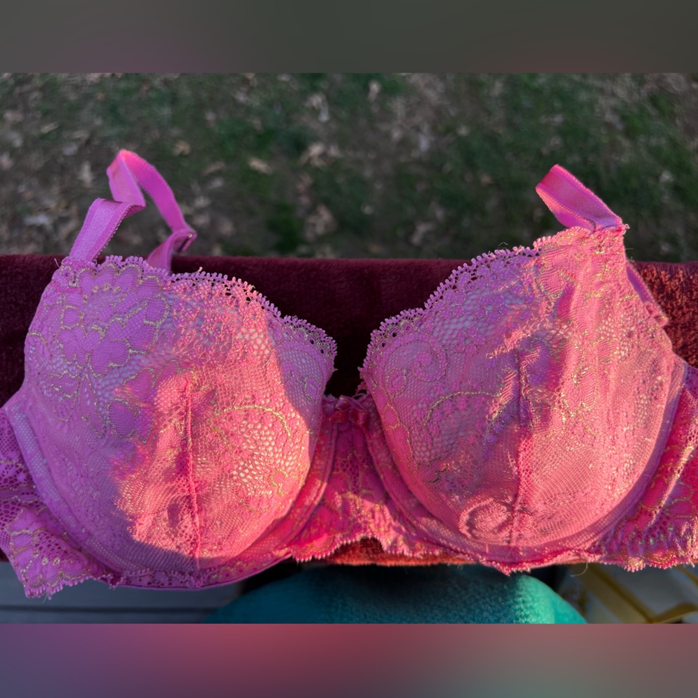 Victoria’s Secret lace pink bra 34D